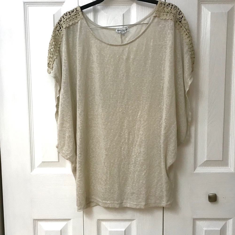 Women’s size large top